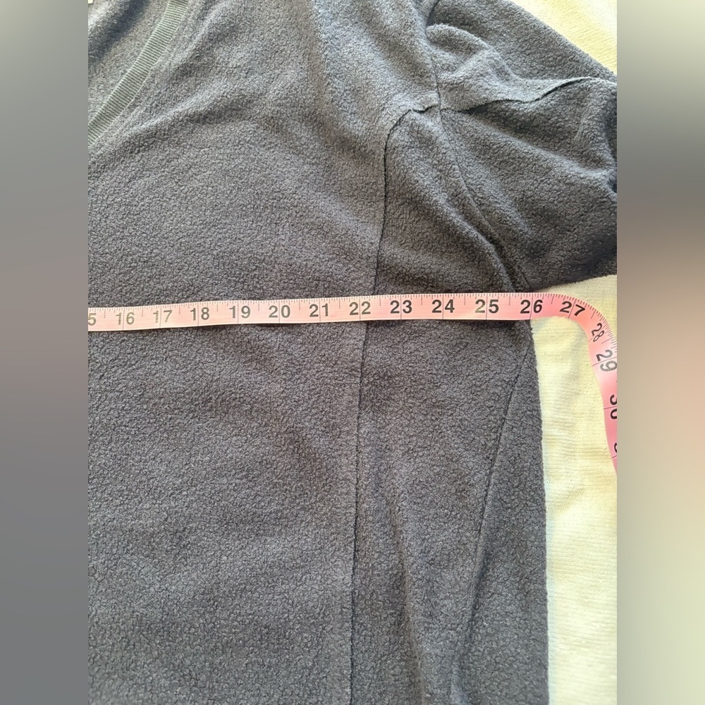 Urban Outfitters V-Neck Gray Fuzzy Soft Sweater Women’s Size Large Cozy - Picture 6 of 8